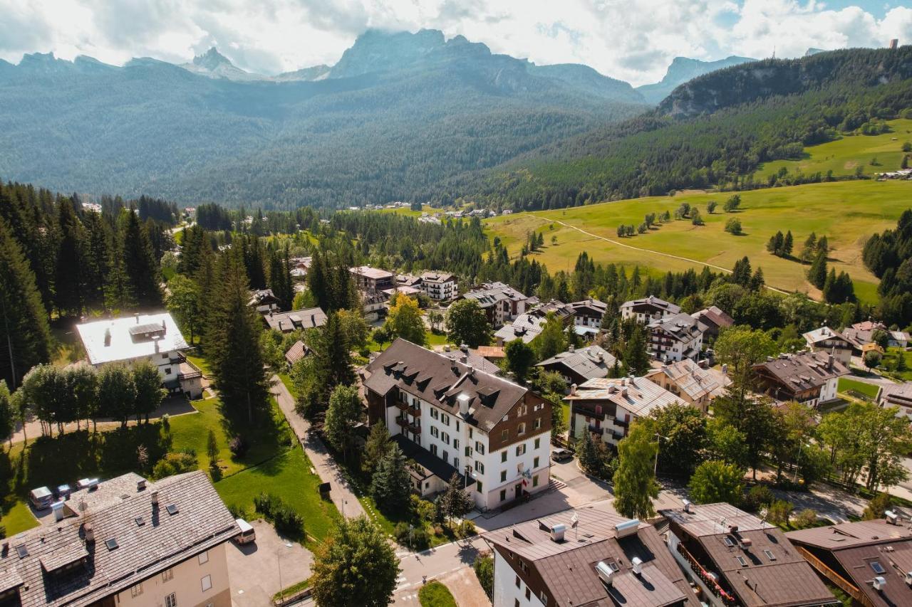 Hotel Serena Cortina Кортина-д'Ампеццо Экстерьер фото