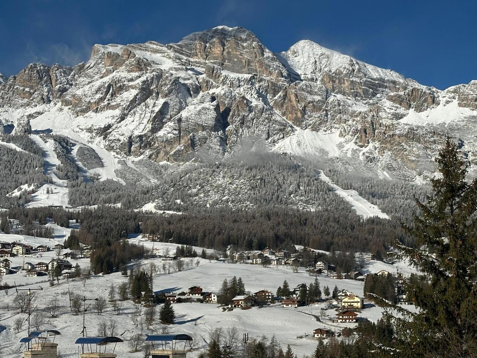 Hotel Serena Cortina Кортина-д'Ампеццо Экстерьер фото